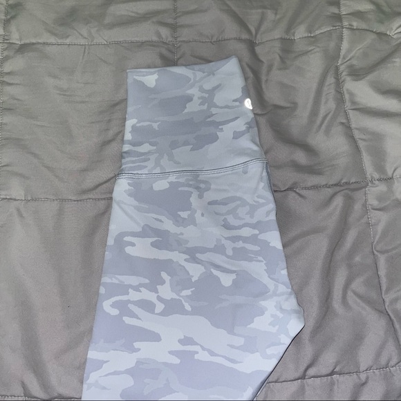 Lululemon Wunder Under Leggings Size 6 LIKE NEW - Picture 5 of 5